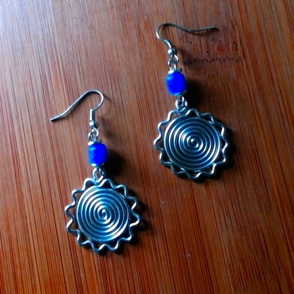 1PR Beautiful Kenyan Silver Sun Earrings Set. - Picture 5 of 5